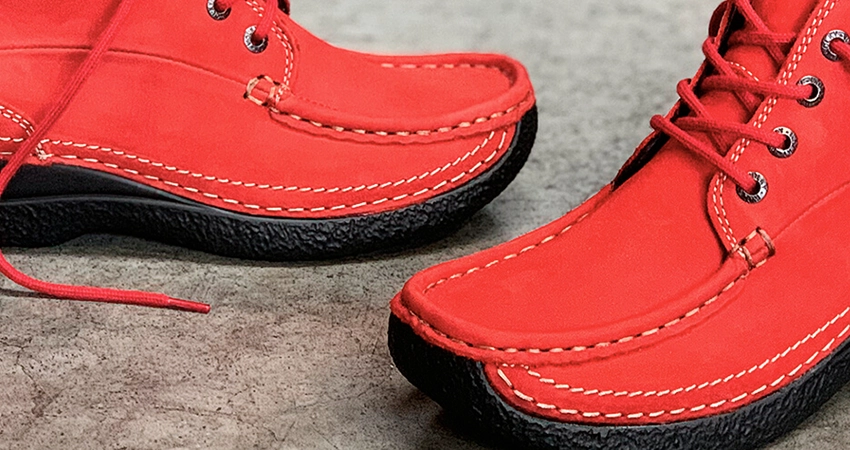 Rode comfortabele schoenen voor zwangerschap