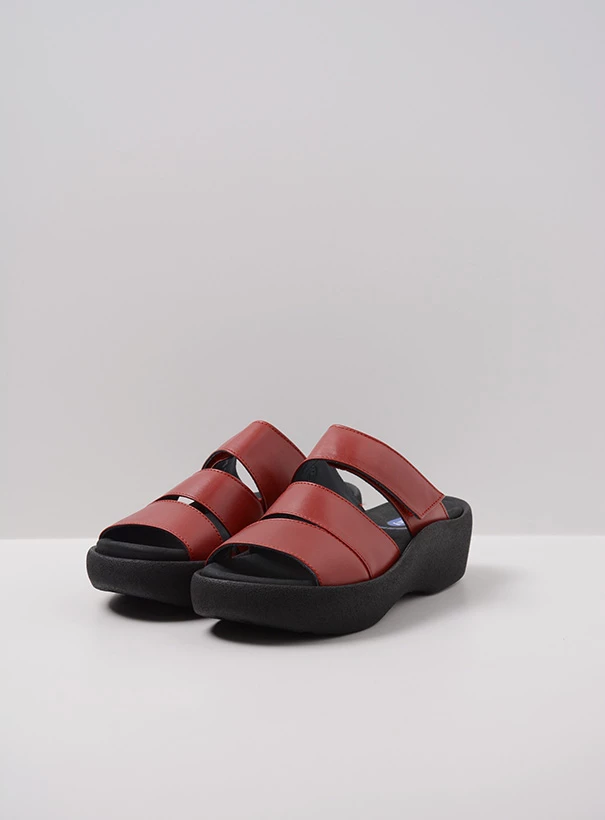 wolky slippers 03207 aporia 30500 rood leer front